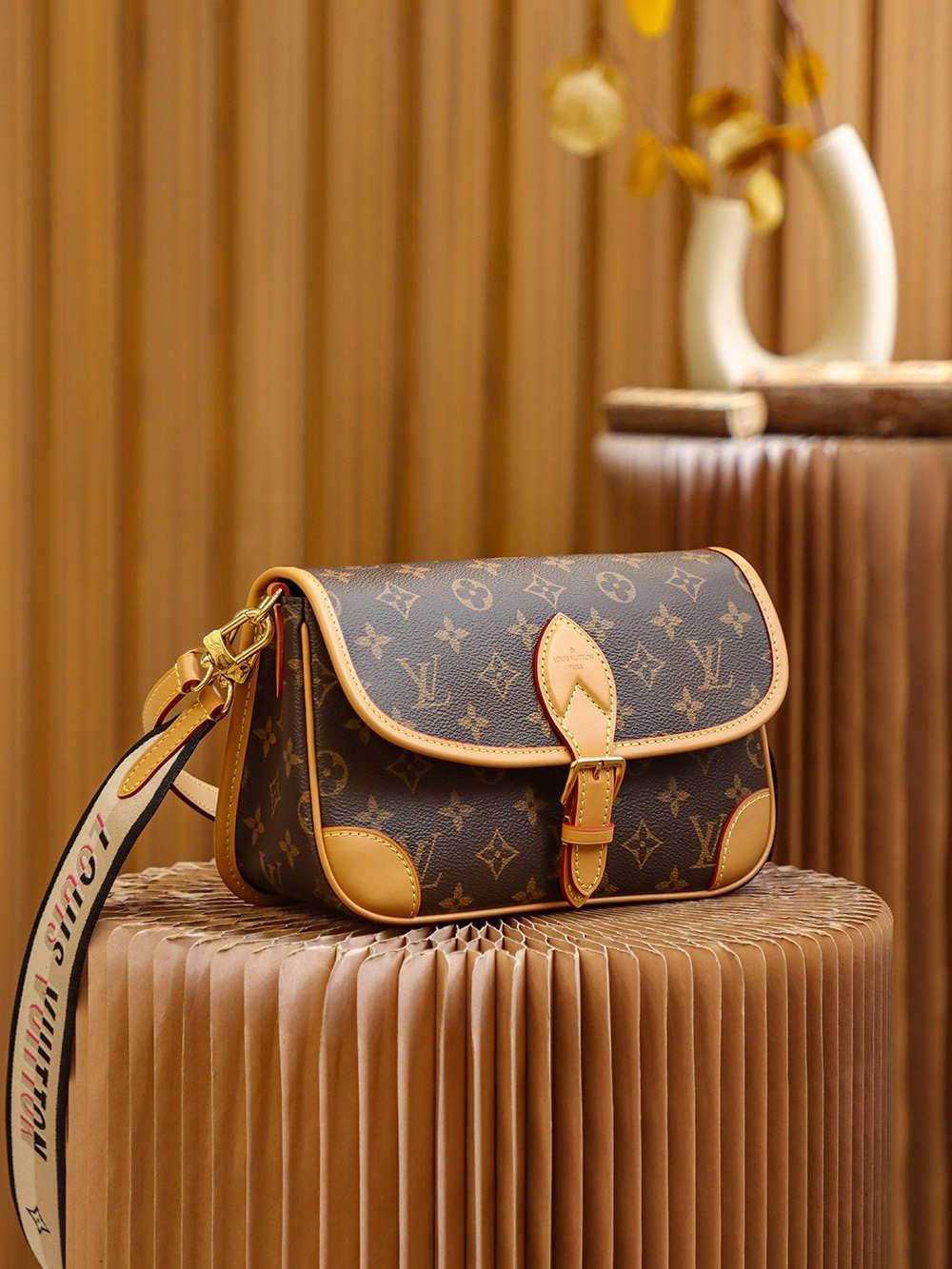 “Ellebag’s 1:1 Replica of Louis Vuitton Diane M45985: A Modern Take on 90s Luxury”(2024 Dec Updated)-Best Quality Fake Louis Vuitton Bag Online Store, Replica designer bag ru