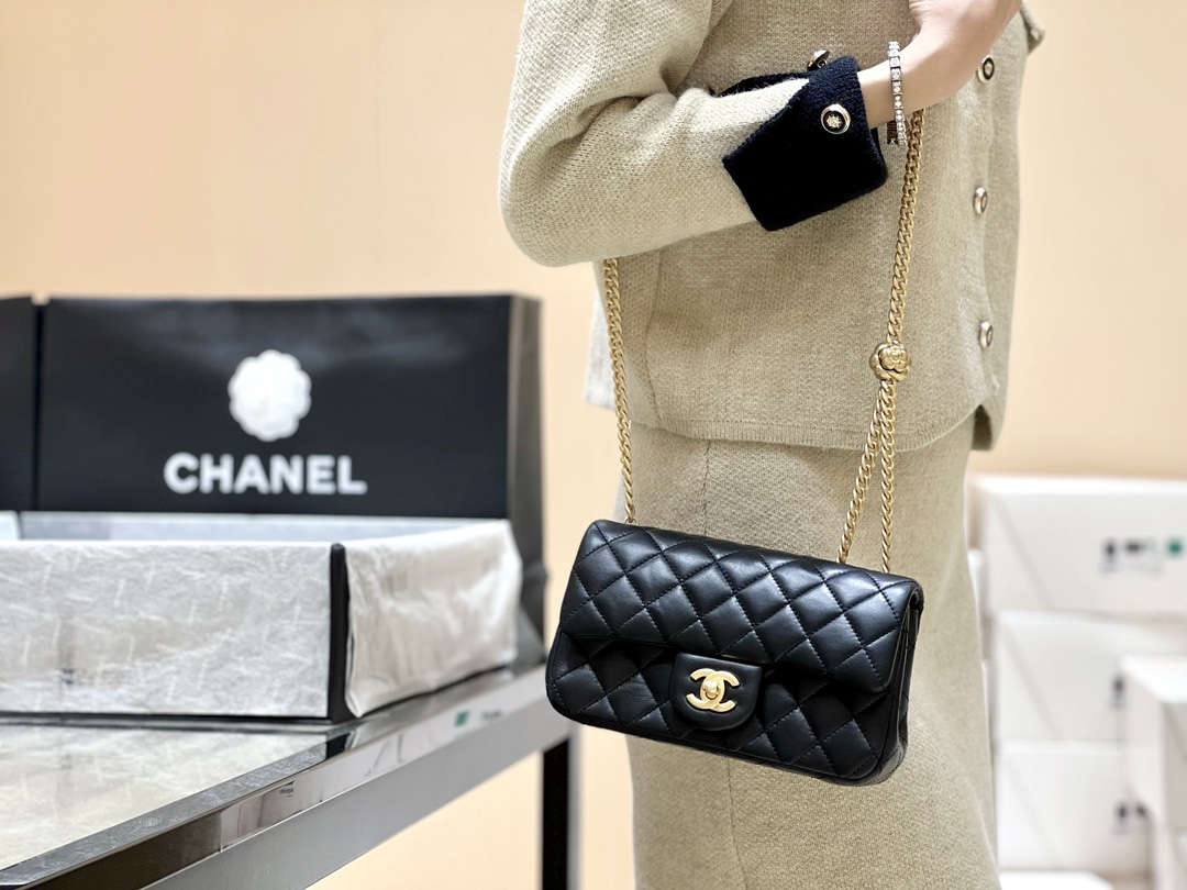 Ellebag’s Masterful Recreation of the Chanel 23S 4041 Black Lambskin Flap Bag with Camellia Clasp(2024 Dec Updated)-Best Quality Fake Louis Vuitton Bag Online Store, Replica designer bag ru