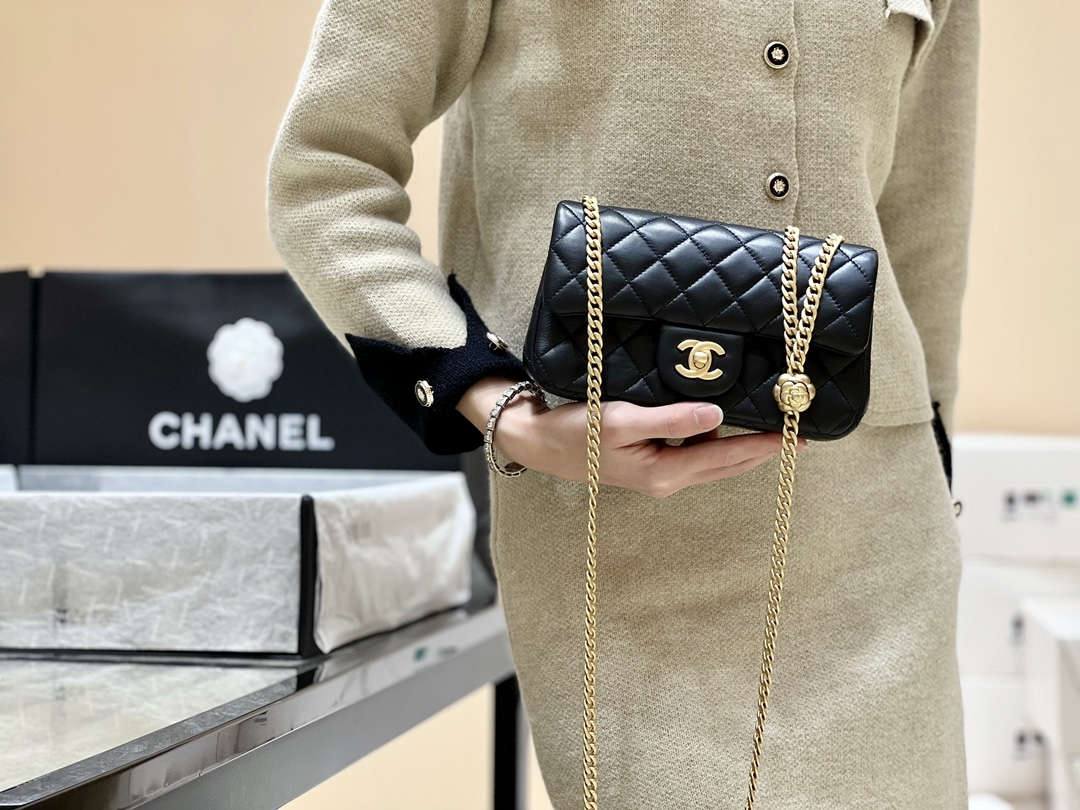 Ellebag’s Masterful Recreation of the Chanel 23S 4041 Black Lambskin Flap Bag with Camellia Clasp(2024 Dec Updated)-Best Quality Fake Louis Vuitton Bag Online Store, Replica designer bag ru