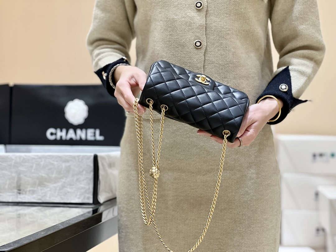 Ellebag’s Masterful Recreation of the Chanel 23S 4041 Black Lambskin Flap Bag with Camellia Clasp(2024 Dec Updated)-Best Quality Fake Louis Vuitton Bag Online Store, Replica designer bag ru