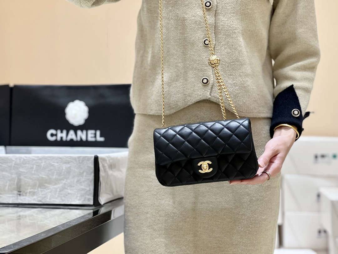 Ellebag’s Masterful Recreation of the Chanel 23S 4041 Black Lambskin Flap Bag with Camellia Clasp(2024 Dec Updated)-Best Quality Fake Louis Vuitton Bag Online Store, Replica designer bag ru