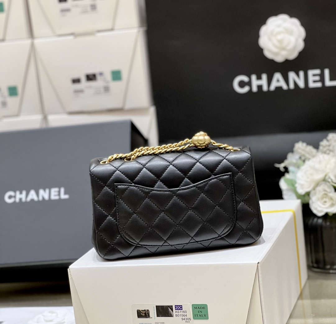 Ellebag’s Masterful Recreation of the Chanel 23S 4041 Black Lambskin Flap Bag with Camellia Clasp(2024 Dec Updated)-Best Quality Fake Louis Vuitton Bag Online Store, Replica designer bag ru