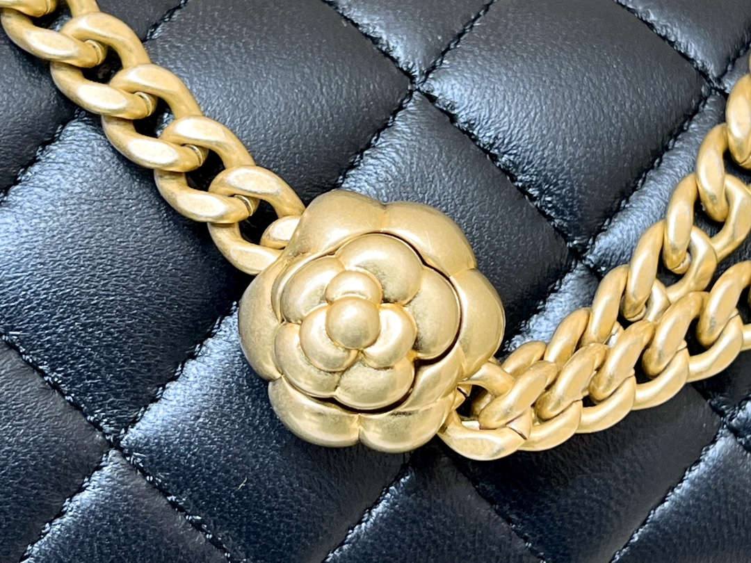 Ellebag’s Masterful Recreation of the Chanel 23S 4041 Black Lambskin Flap Bag with Camellia Clasp(2024 Dec Updated)-Best Quality Fake Louis Vuitton Bag Online Store, Replica designer bag ru