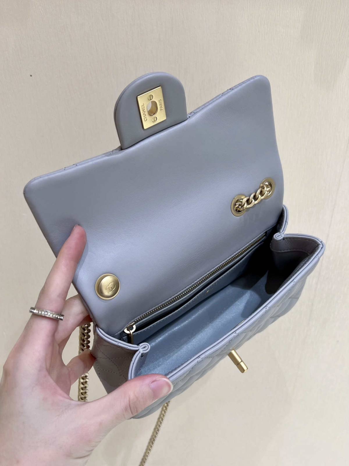 Ellebag’s Masterful Recreation of the Chanel 23S 4041 Blue Lambskin Flap Bag with Camellia Clasp(2024 Dec Updated)-Best Quality Fake Louis Vuitton Bag Online Store, Replica designer bag ru