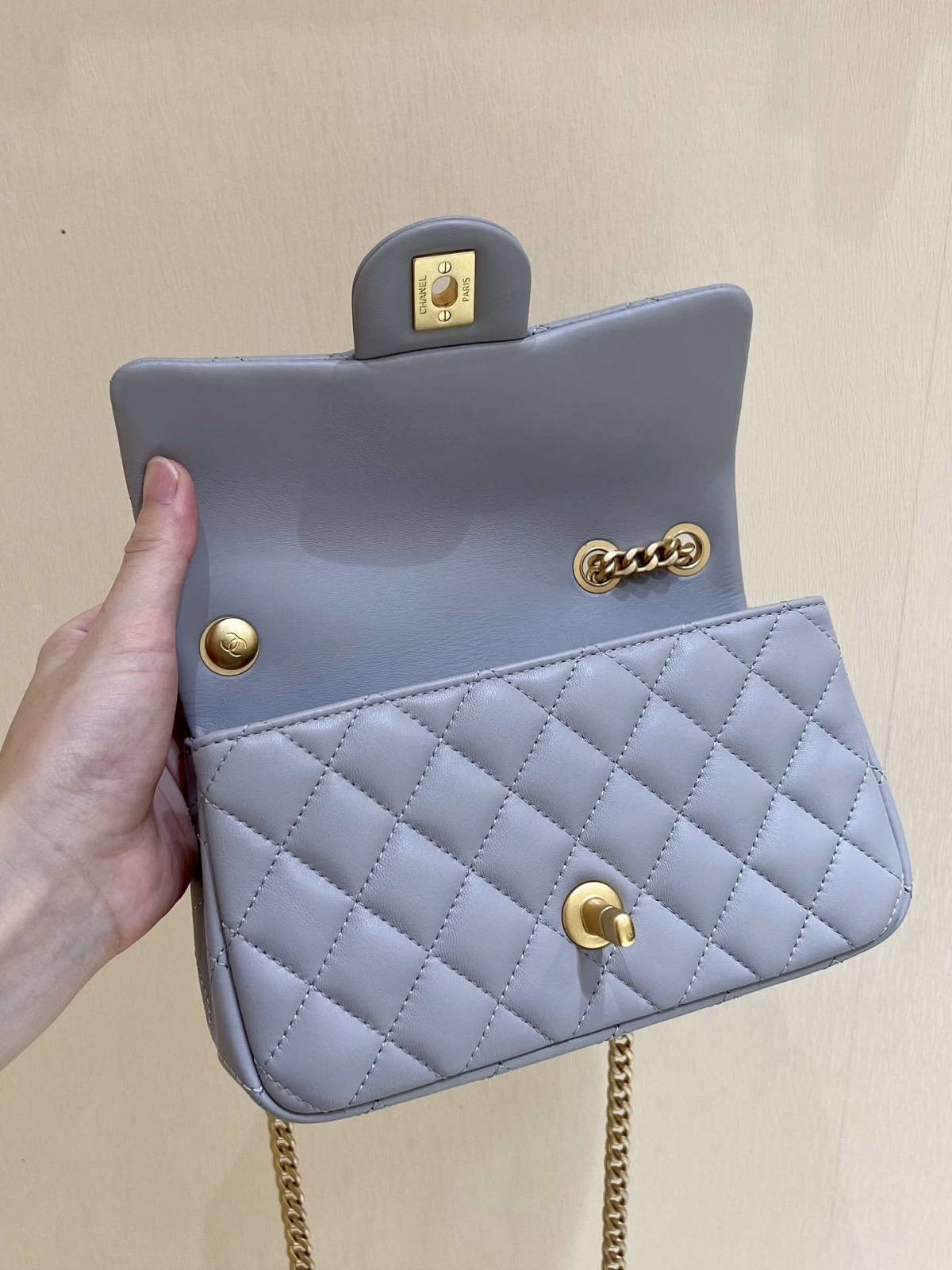 Ellebag’s Masterful Recreation of the Chanel 23S 4041 Blue Lambskin Flap Bag with Camellia Clasp(2024 Dec Updated)-Best Quality Fake Louis Vuitton Bag Online Store, Replica designer bag ru