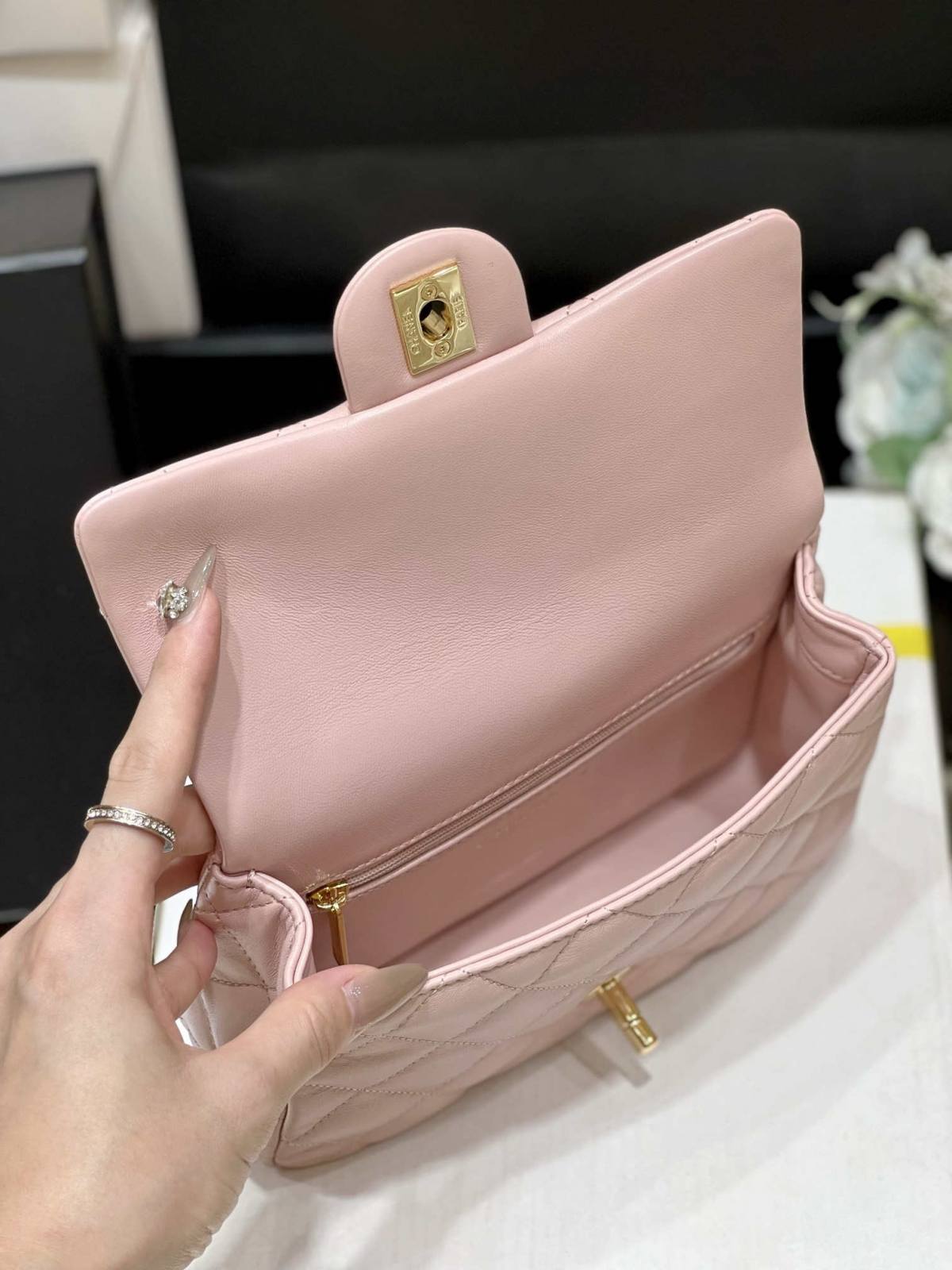 Ellebag’s Masterful Recreation of the Chanel 23S AS4023 Pink Gold Lambskin Top Handle Bag(2024 Dec Updated)-Best Quality Fake Louis Vuitton Bag Online Store, Replica designer bag ru