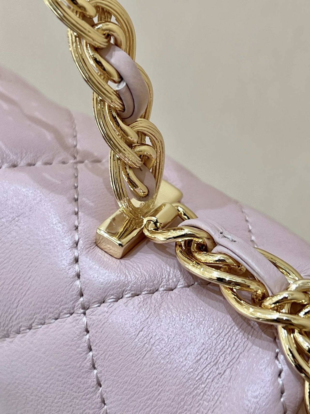 Ellebag’s Masterful Recreation of the Chanel 23S AS4023 Pink Gold Lambskin Top Handle Bag(2024 Dec Updated)-Best Quality Fake Louis Vuitton Bag Online Store, Replica designer bag ru