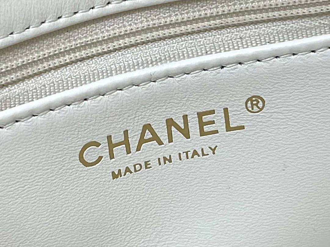 Ellebag’s Masterful Recreation of the Chanel 23S AS4023 White Gold Lambskin Top Handle Bag(2024 Dec Updated)-Bästa kvalitet Fake Louis Vuitton Bag Online Store, Replica designer bag ru