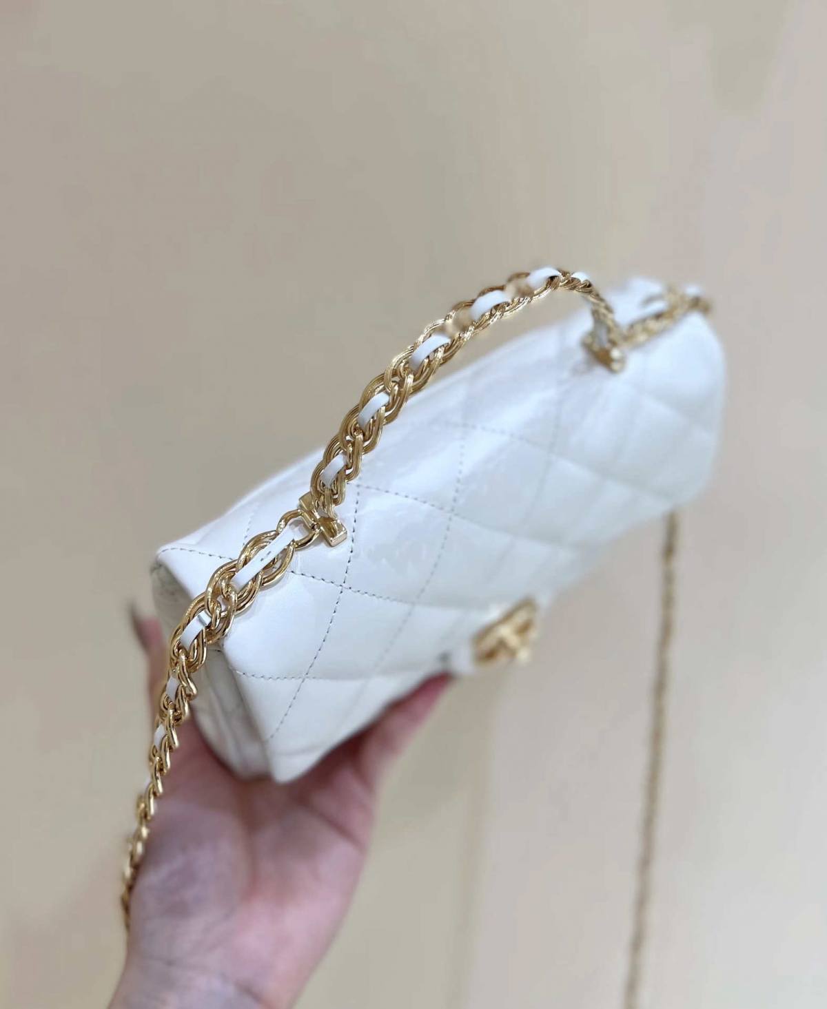 Ellebag’s Masterful Recreation of the Chanel 23S AS4023 White Gold Lambskin Top Handle Bag(2024 Dec Updated)-Bästa kvalitet Fake Louis Vuitton Bag Online Store, Replica designer bag ru