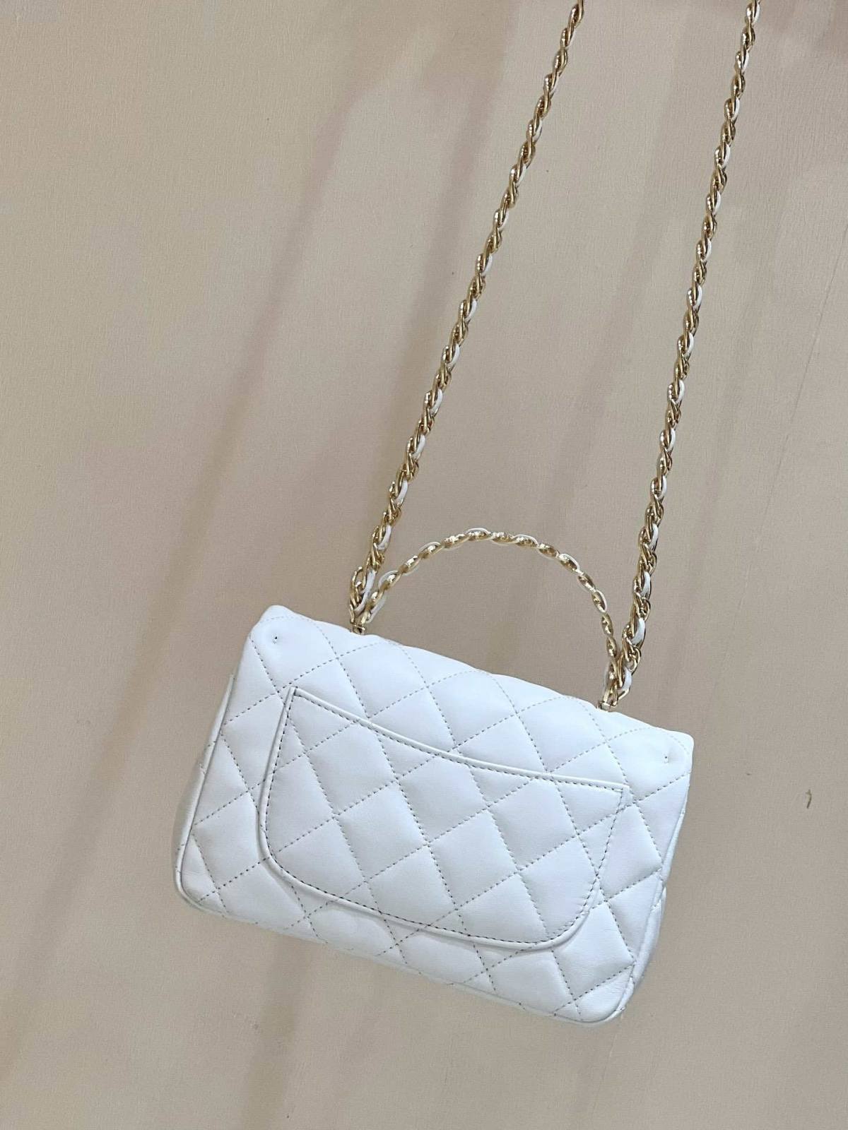 Ellebag’s Masterful Recreation of the Chanel 23S AS4023 White Gold Lambskin Top Handle Bag(2024 Dec Updated)-Bästa kvalitet Fake Louis Vuitton Bag Online Store, Replica designer bag ru