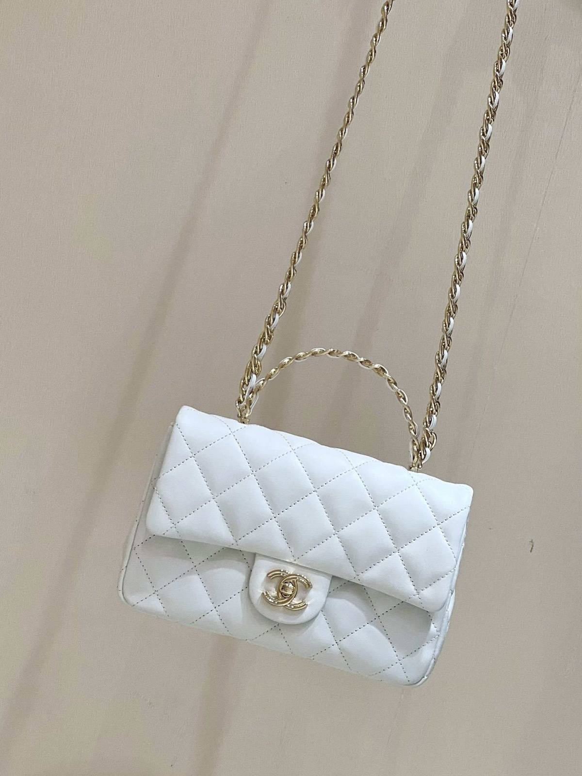 Ellebag’s Masterful Recreation of the Chanel 23S AS4023 White Gold Lambskin Top Handle Bag(2024 Dec Updated)-Bästa kvalitet Fake Louis Vuitton Bag Online Store, Replica designer bag ru