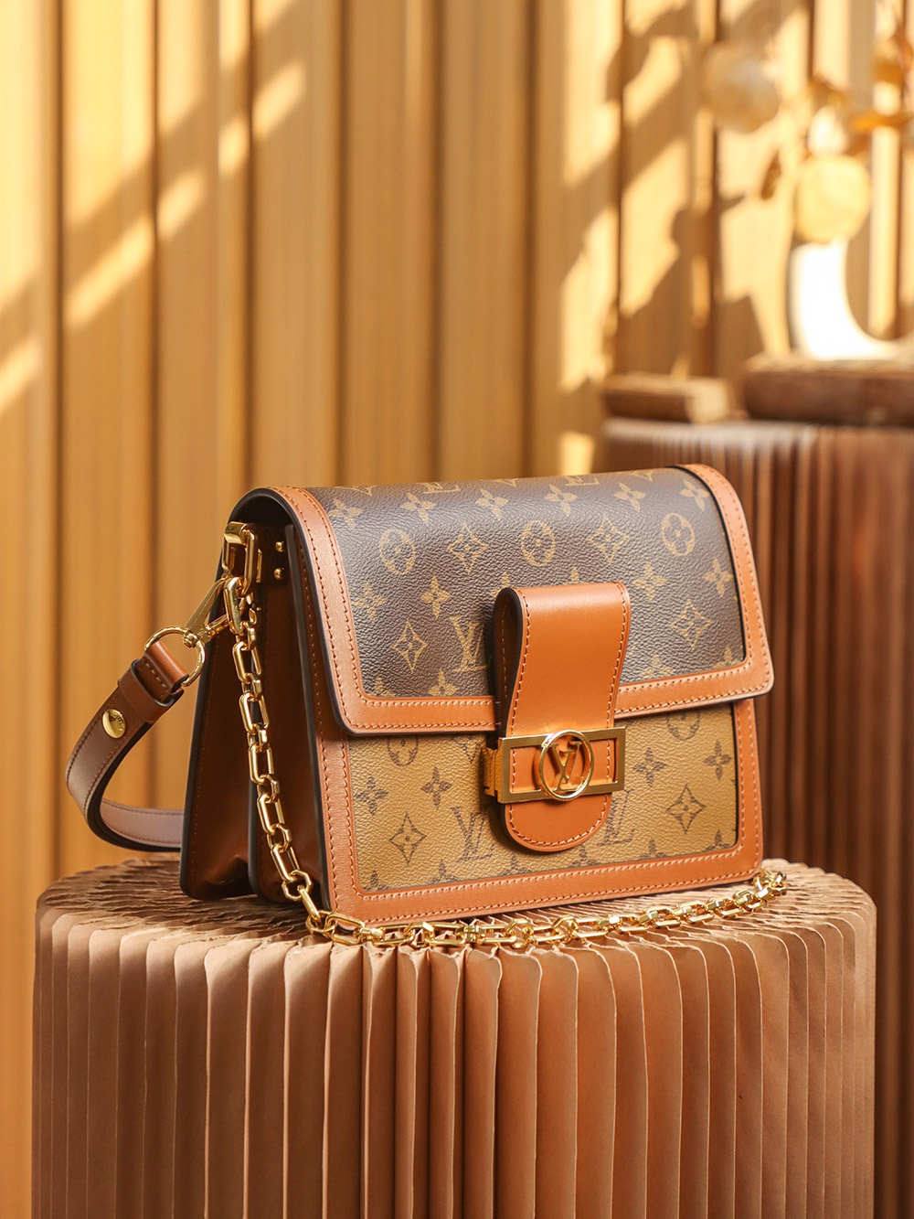 Ellebag’s 1:1 Replica of Louis Vuitton Daphne M45958: A Timeless Icon Reimagined(2025 Jan Updated)-Legjobb minőségű hamis Louis Vuitton táska online áruház, replika designer táska ru