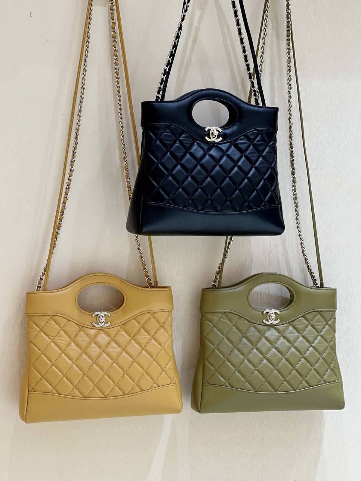 Ellebag’s Masterful Recreation of the Chanel 31 Mini Shopping Bag (AS4133) in Deep Green Lambskin(2025 Jan Updated)-Paras laatu väärennetty Louis Vuitton laukku verkkokauppa, replika suunnittelija laukku ru