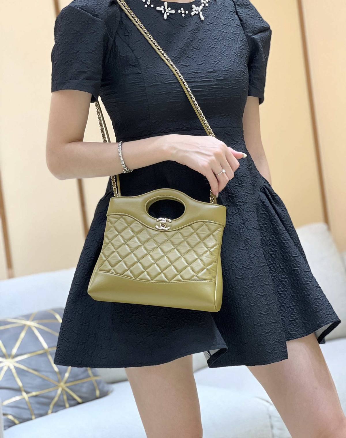 Ellebag’s Masterful Recreation of the Chanel 31 Mini Shopping Bag (AS4133) in Deep Green Lambskin(2025 Jan Updated)-Paras laatu väärennetty Louis Vuitton laukku verkkokauppa, replika suunnittelija laukku ru