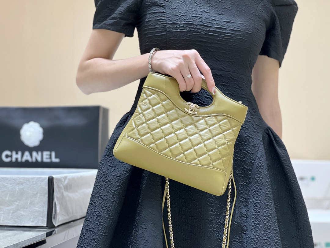 Ellebag’s Masterful Recreation of the Chanel 31 Mini Shopping Bag (AS4133) in Deep Green Lambskin(2025 Jan Updated)-Paras laatu väärennetty Louis Vuitton laukku verkkokauppa, replika suunnittelija laukku ru