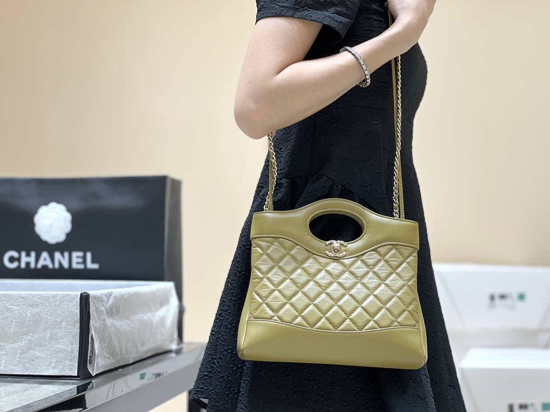 Ellebag’s Masterful Recreation of the Chanel 31 Mini Shopping Bag (AS4133) in Deep Green Lambskin(2025 Jan Updated)-Paras laatu väärennetty Louis Vuitton laukku verkkokauppa, replika suunnittelija laukku ru