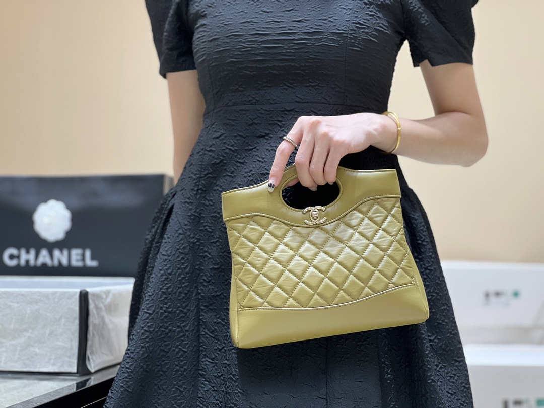 Ellebag’s Masterful Recreation of the Chanel 31 Mini Shopping Bag (AS4133) in Deep Green Lambskin(2025 Jan Updated)-Paras laatu väärennetty Louis Vuitton laukku verkkokauppa, replika suunnittelija laukku ru