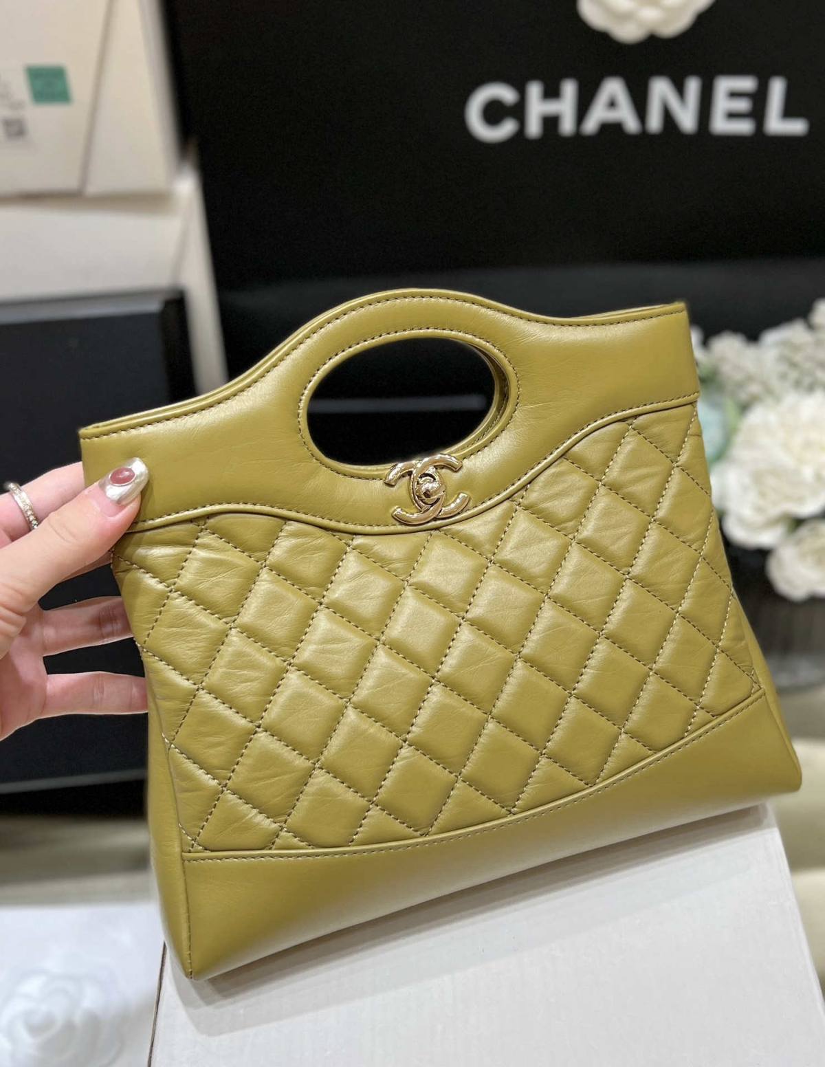 Ellebag’s Masterful Recreation of the Chanel 31 Mini Shopping Bag (AS4133) in Deep Green Lambskin(2025 Jan Updated)-Paras laatu väärennetty Louis Vuitton laukku verkkokauppa, replika suunnittelija laukku ru