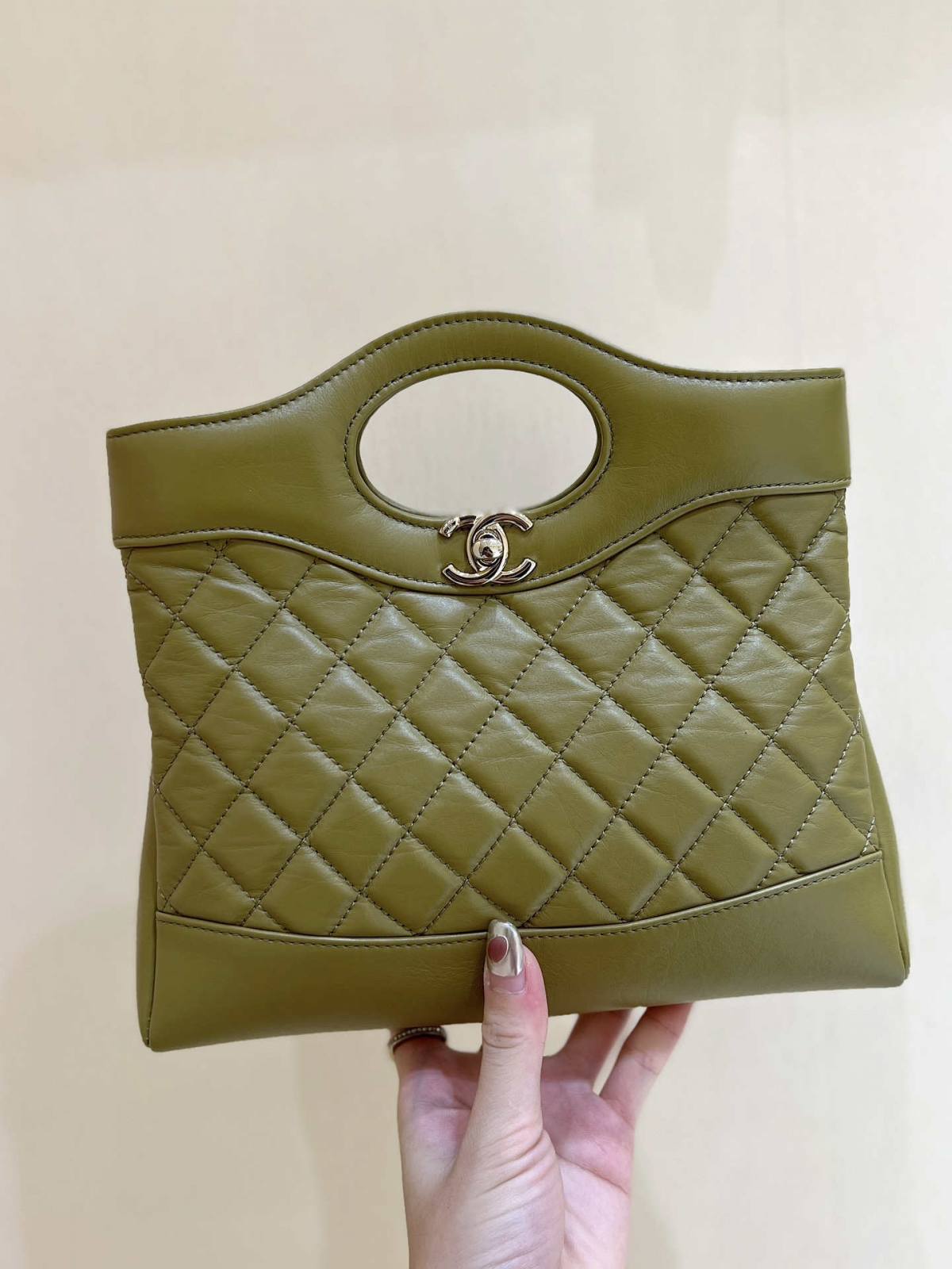 Ellebag’s Masterful Recreation of the Chanel 31 Mini Shopping Bag (AS4133) in Deep Green Lambskin(2025 Jan Updated)-Paras laatu väärennetty Louis Vuitton laukku verkkokauppa, replika suunnittelija laukku ru