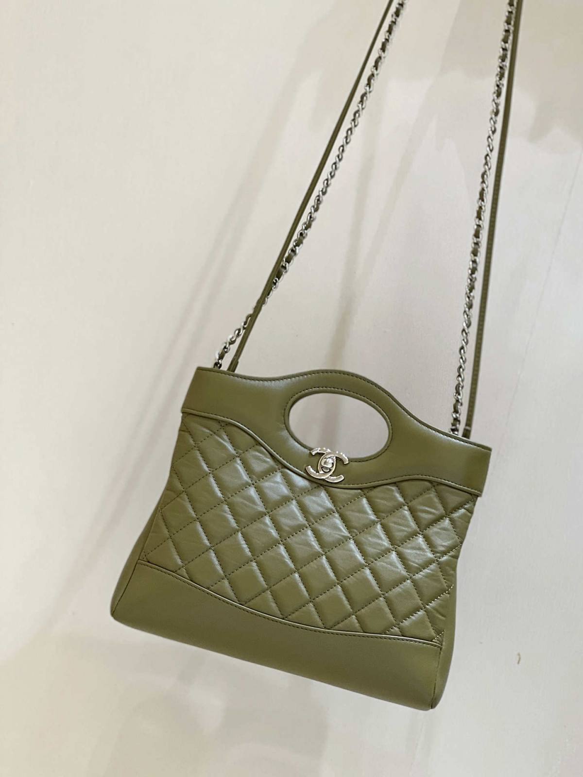 Ellebag’s Masterful Recreation of the Chanel 31 Mini Shopping Bag (AS4133) in Deep Green Lambskin(2025 Jan Updated)-Paras laatu väärennetty Louis Vuitton laukku verkkokauppa, replika suunnittelija laukku ru