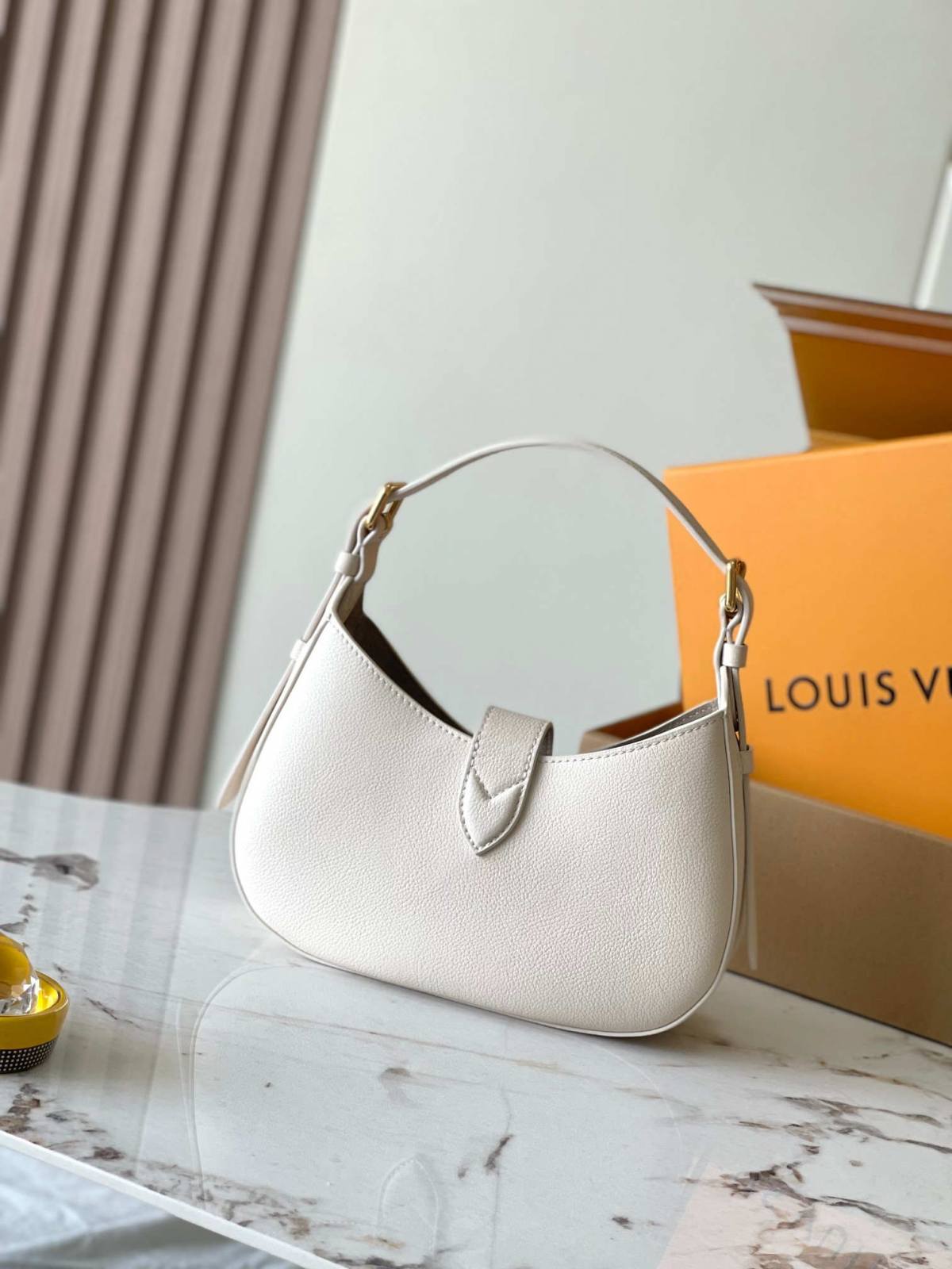 “Ellebag’s 1:1 Replica of Louis Vuitton Low Key Shoulder Bag M24990: Crafting Timeless Elegance with Precision”(2025 Jan Updated)-Legjobb minőségű hamis Louis Vuitton táska online áruház, replika designer táska ru