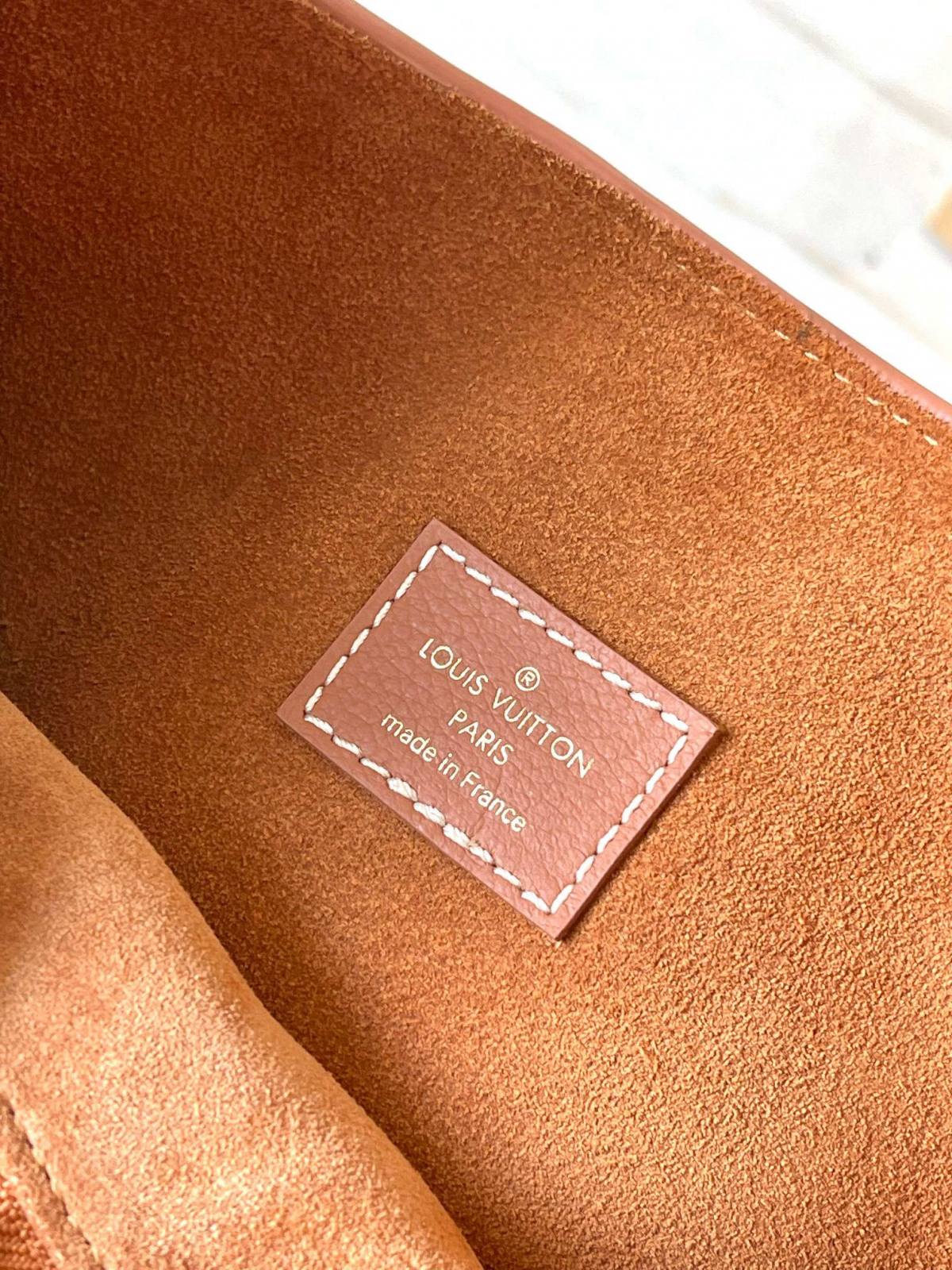 “Ellebag’s 1:1 Replica of Louis Vuitton Low Key Shoulder Bag M24990: Crafting Timeless Elegance with Precision”(2025 Jan Updated)-Legjobb minőségű hamis Louis Vuitton táska online áruház, replika designer táska ru