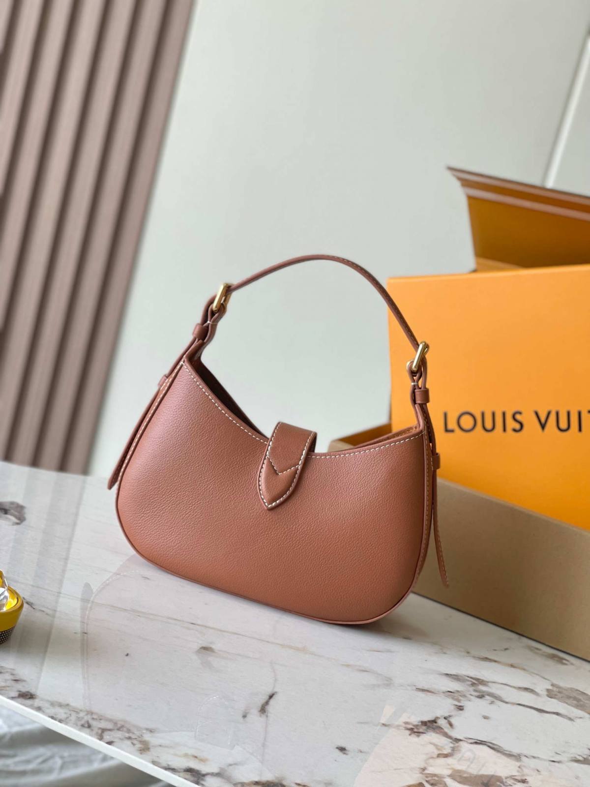 “Ellebag’s 1:1 Replica of Louis Vuitton Low Key Shoulder Bag M24990: Crafting Timeless Elegance with Precision”(2025 Jan Updated)-Legjobb minőségű hamis Louis Vuitton táska online áruház, replika designer táska ru