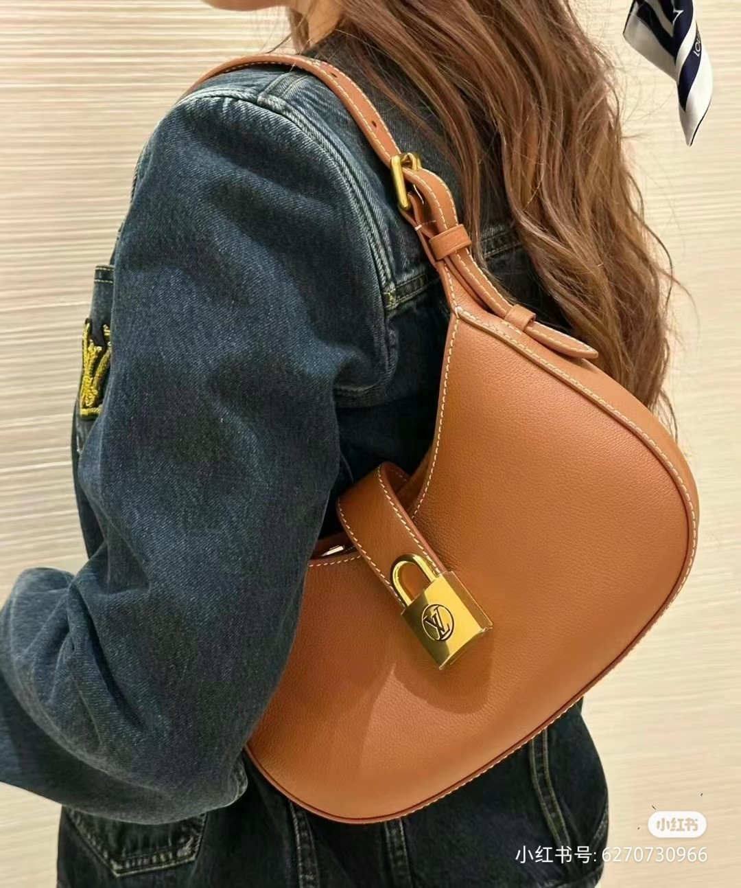 “Ellebag’s 1:1 Replica of Louis Vuitton Low Key Shoulder Bag M24990: Crafting Timeless Elegance with Precision”(2025 Jan Updated)-Legjobb minőségű hamis Louis Vuitton táska online áruház, replika designer táska ru