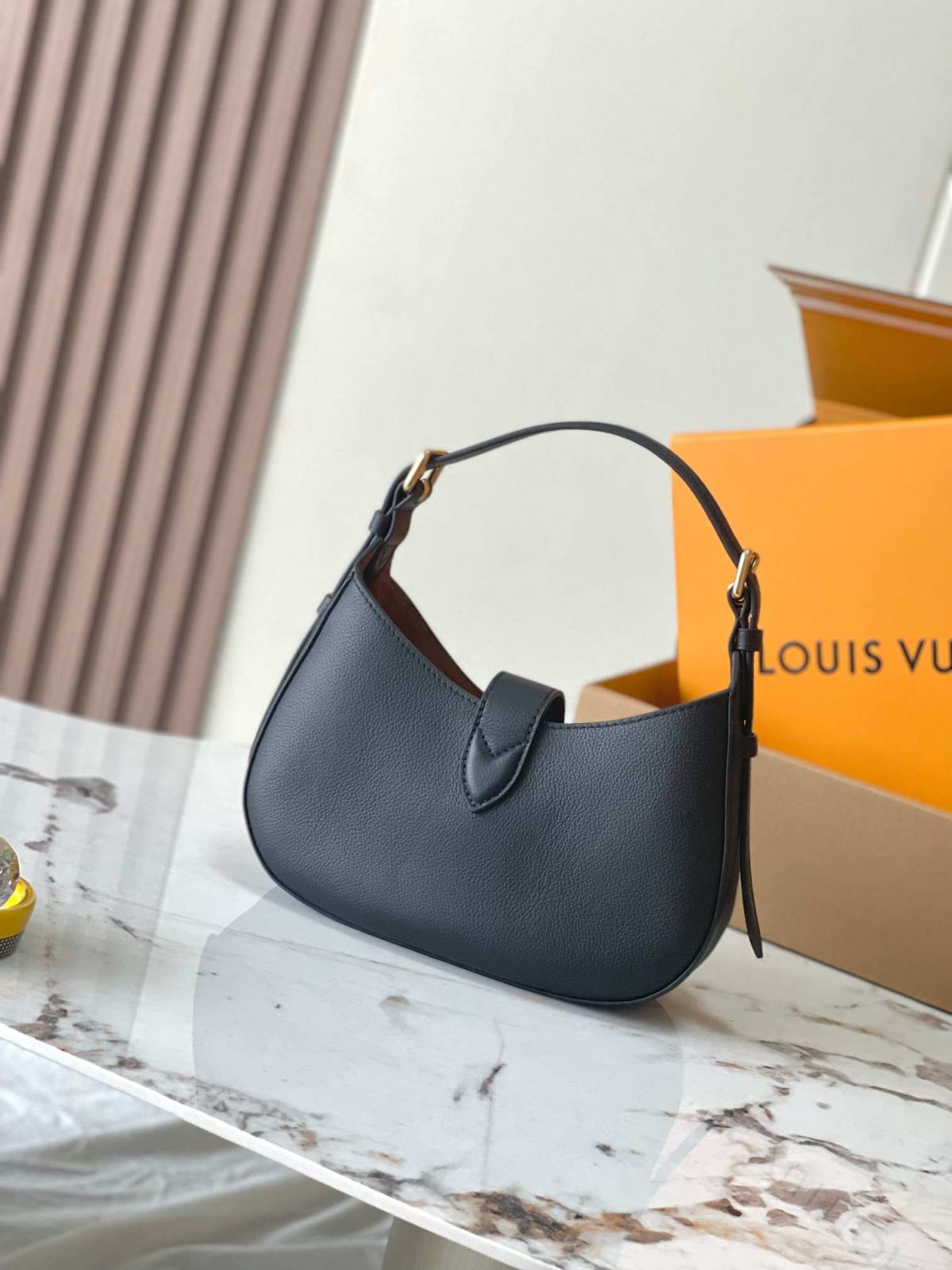 “Ellebag’s 1:1 Replica of Louis Vuitton Low Key Shoulder Bag M24990: Crafting Timeless Elegance with Precision”(2025 Jan Updated)-Legjobb minőségű hamis Louis Vuitton táska online áruház, replika designer táska ru