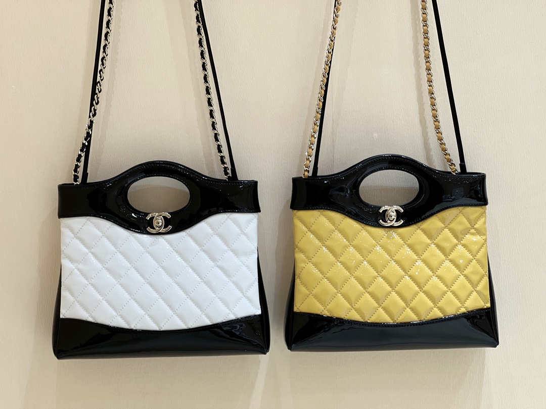 Ellebag’s Masterful Recreation of the Chanel 31 Mini Shopping Bag (AS4133) in White and Black Lambskin(2025 Jan Updated)-Paras laatu väärennetty Louis Vuitton laukku verkkokauppa, replika suunnittelija laukku ru