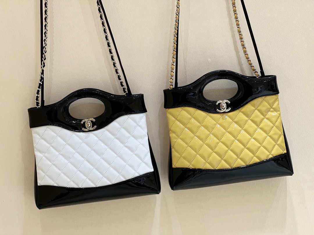 Ellebag’s Masterful Recreation of the Chanel 31 Mini Shopping Bag (AS4133) in White and Black Lambskin(2025 Jan Updated)-Paras laatu väärennetty Louis Vuitton laukku verkkokauppa, replika suunnittelija laukku ru