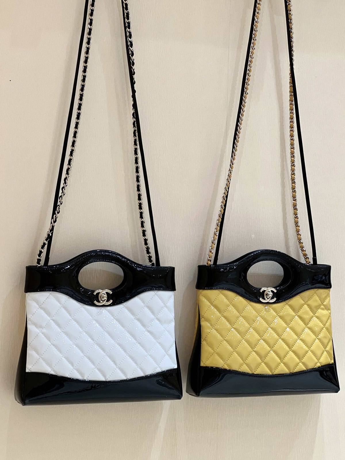 Ellebag’s Masterful Recreation of the Chanel 31 Mini Shopping Bag (AS4133) in White and Black Lambskin(2025 Jan Updated)-Paras laatu väärennetty Louis Vuitton laukku verkkokauppa, replika suunnittelija laukku ru