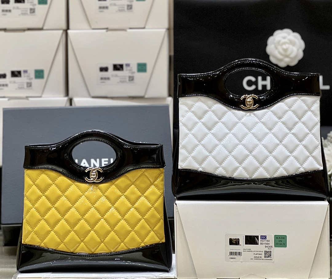 Ellebag’s Masterful Recreation of the Chanel 31 Mini Shopping Bag (AS4133) in White and Black Lambskin(2025 Jan Updated)-Paras laatu väärennetty Louis Vuitton laukku verkkokauppa, replika suunnittelija laukku ru