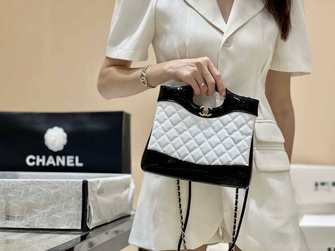 Ellebag’s Masterful Recreation of the Chanel 31 Mini Shopping Bag (AS4133) in White and Black Lambskin(2025 Jan Updated)-Paras laatu väärennetty Louis Vuitton laukku verkkokauppa, replika suunnittelija laukku ru