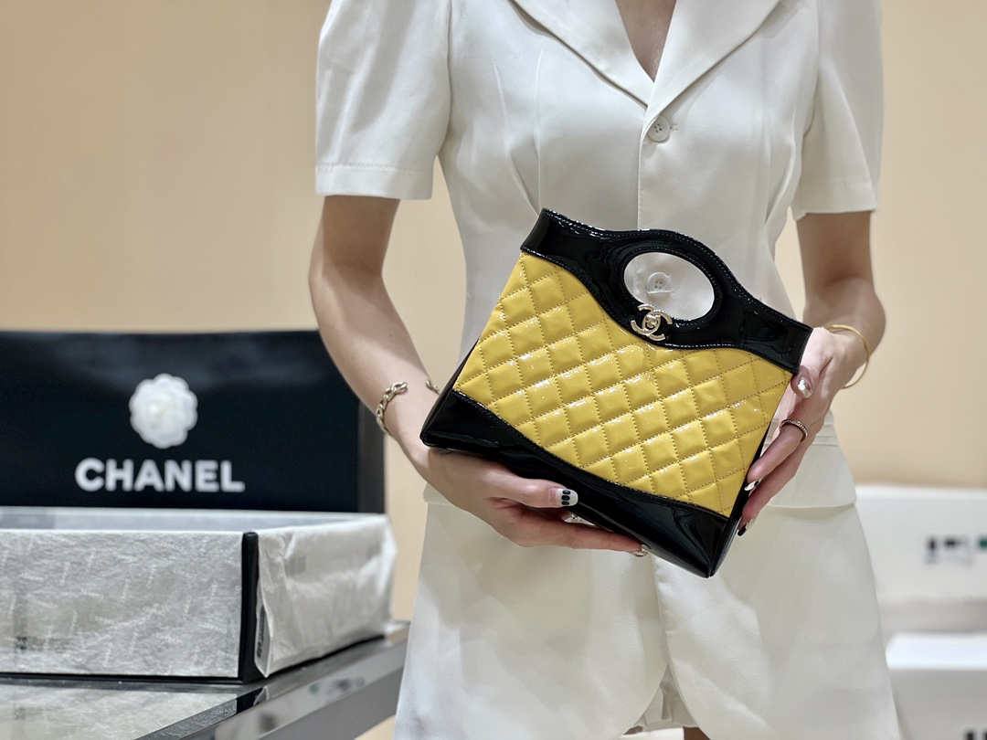 Ellebag’s Masterful Recreation of the Chanel 31 Mini Shopping Bag (AS4133) in Yellow and Black Lambskin(2025 Jan Updated)-Paras laatu väärennetty Louis Vuitton laukku verkkokauppa, replika suunnittelija laukku ru