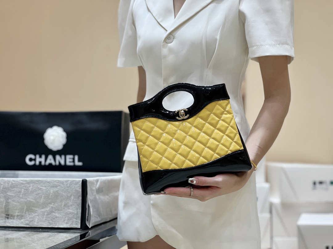 Ellebag’s Masterful Recreation of the Chanel 31 Mini Shopping Bag (AS4133) in Yellow and Black Lambskin(2025 Jan Updated)-Paras laatu väärennetty Louis Vuitton laukku verkkokauppa, replika suunnittelija laukku ru