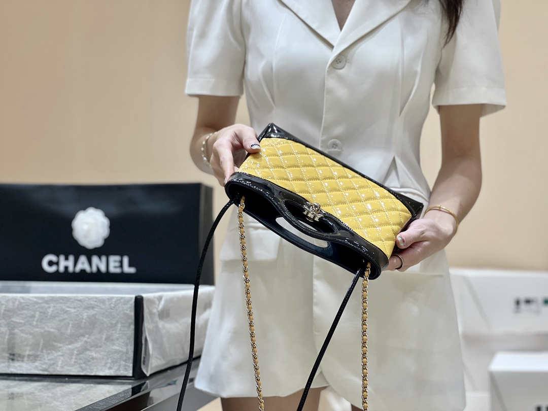 Ellebag’s Masterful Recreation of the Chanel 31 Mini Shopping Bag (AS4133) in Yellow and Black Lambskin(2025 Jan Updated)-Paras laatu väärennetty Louis Vuitton laukku verkkokauppa, replika suunnittelija laukku ru