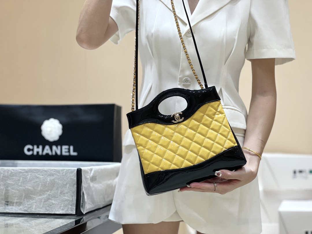 Ellebag’s Masterful Recreation of the Chanel 31 Mini Shopping Bag (AS4133) in Yellow and Black Lambskin(2025 Jan Updated)-Paras laatu väärennetty Louis Vuitton laukku verkkokauppa, replika suunnittelija laukku ru