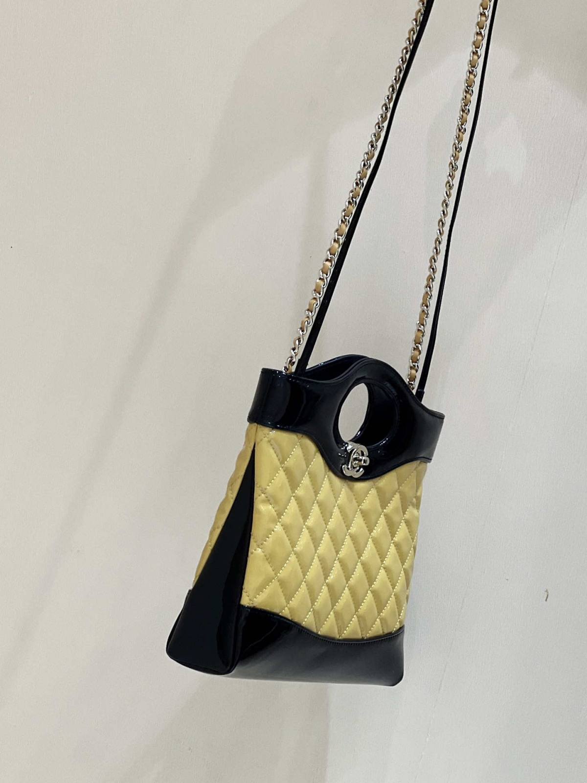 Ellebag’s Masterful Recreation of the Chanel 31 Mini Shopping Bag (AS4133) in Yellow and Black Lambskin(2025 Jan Updated)-Paras laatu väärennetty Louis Vuitton laukku verkkokauppa, replika suunnittelija laukku ru