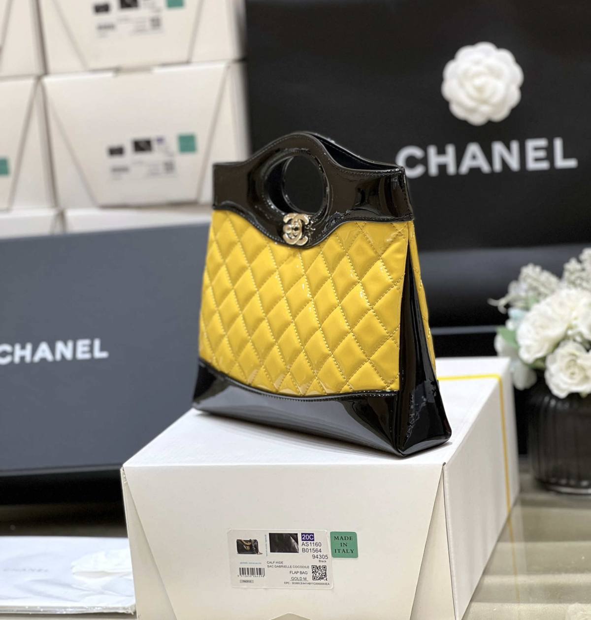 Ellebag’s Masterful Recreation of the Chanel 31 Mini Shopping Bag (AS4133) in Yellow and Black Lambskin(2025 Jan Updated)-Paras laatu väärennetty Louis Vuitton laukku verkkokauppa, replika suunnittelija laukku ru