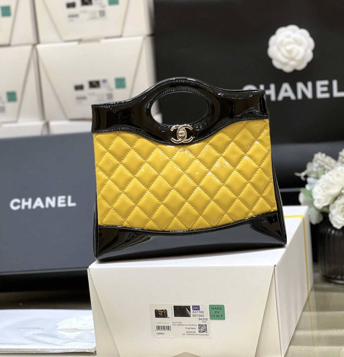 Ellebag’s Masterful Recreation of the Chanel 31 Mini Shopping Bag (AS4133) in Yellow and Black Lambskin(2025 Jan Updated)-Paras laatu väärennetty Louis Vuitton laukku verkkokauppa, replika suunnittelija laukku ru