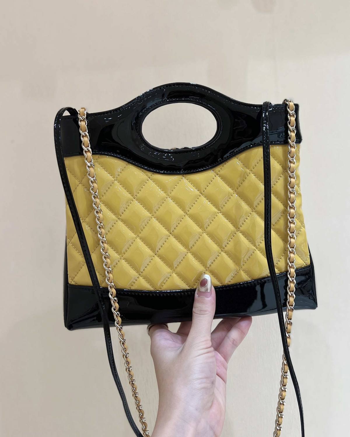 Ellebag’s Masterful Recreation of the Chanel 31 Mini Shopping Bag (AS4133) in Yellow and Black Lambskin(2025 Jan Updated)-Paras laatu väärennetty Louis Vuitton laukku verkkokauppa, replika suunnittelija laukku ru