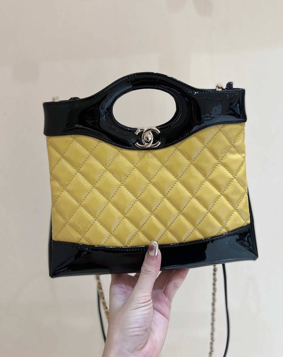 Ellebag’s Masterful Recreation of the Chanel 31 Mini Shopping Bag (AS4133) in Yellow and Black Lambskin(2025 Jan Updated)-Paras laatu väärennetty Louis Vuitton laukku verkkokauppa, replika suunnittelija laukku ru