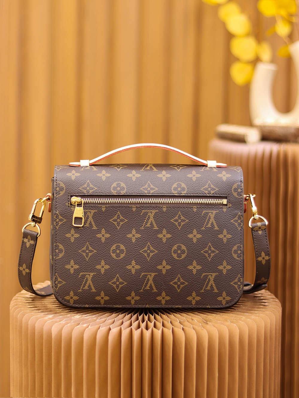 “Ellebag’s 1:1 Replica of Louis Vuitton M44875 Pochette Metis: The Timeless Classic Reimagined”(2025 Jan Updated)-Kedai Dalam Talian Beg Louis Vuitton Palsu Kualiti Terbaik, Beg reka bentuk replika ru