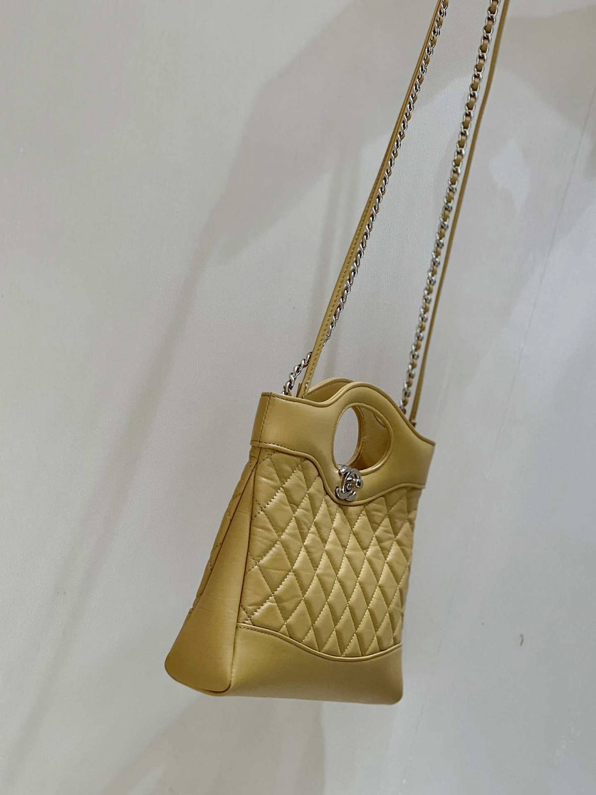 Ellebag’s Masterful Recreation of the AS4133 Chanel 31 Mini Shopping Bag(2025 Jan Updated)-Legjobb minőségű hamis Louis Vuitton táska online áruház, replika designer táska ru