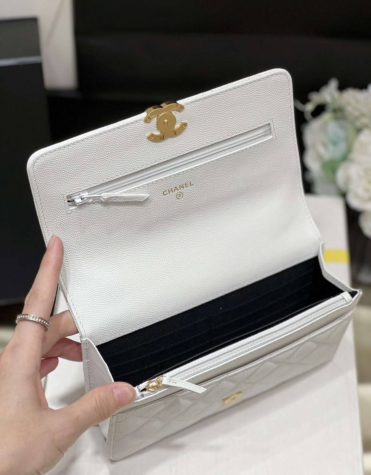 Ellebag’s Masterful Recreation of the Chanel AP3019 White Caviar Leather Wallet on Chain(2025 Jan Updated)-Best Quality Fake Louis Vuitton Bag Online Store, Replica designer bag ru