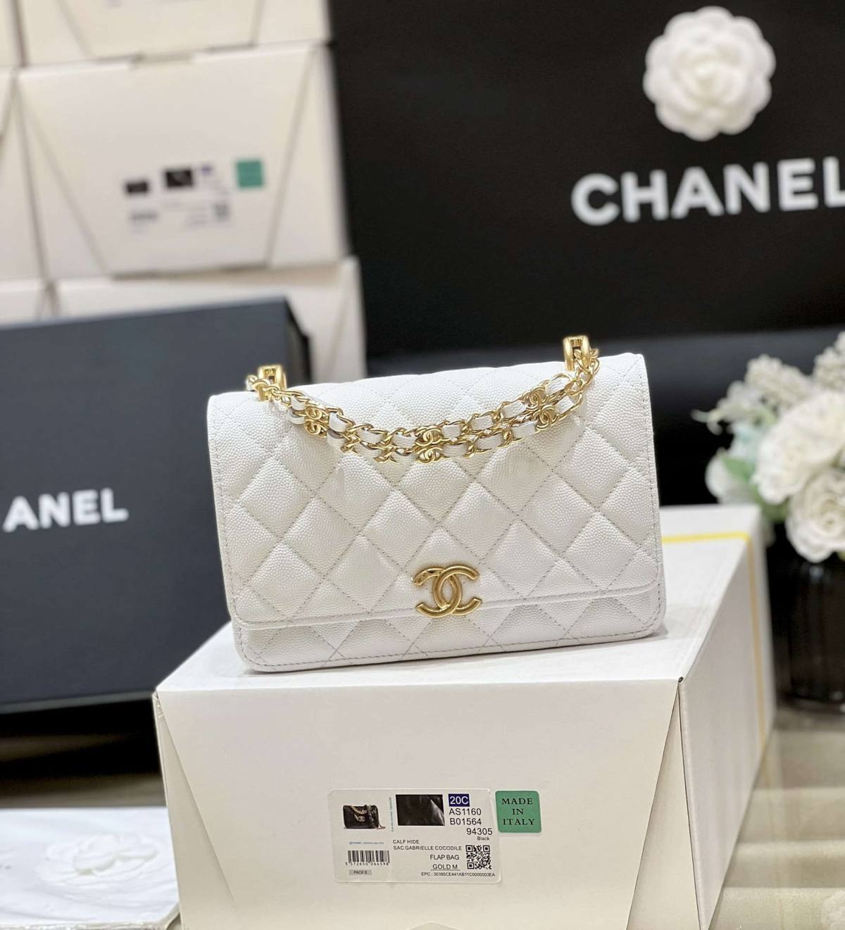 Ellebag’s Masterful Recreation of the Chanel AP3019 White Caviar Leather Wallet on Chain(2025 Jan Updated)-Best Quality Fake Louis Vuitton Bag Online Store, Replica designer bag ru