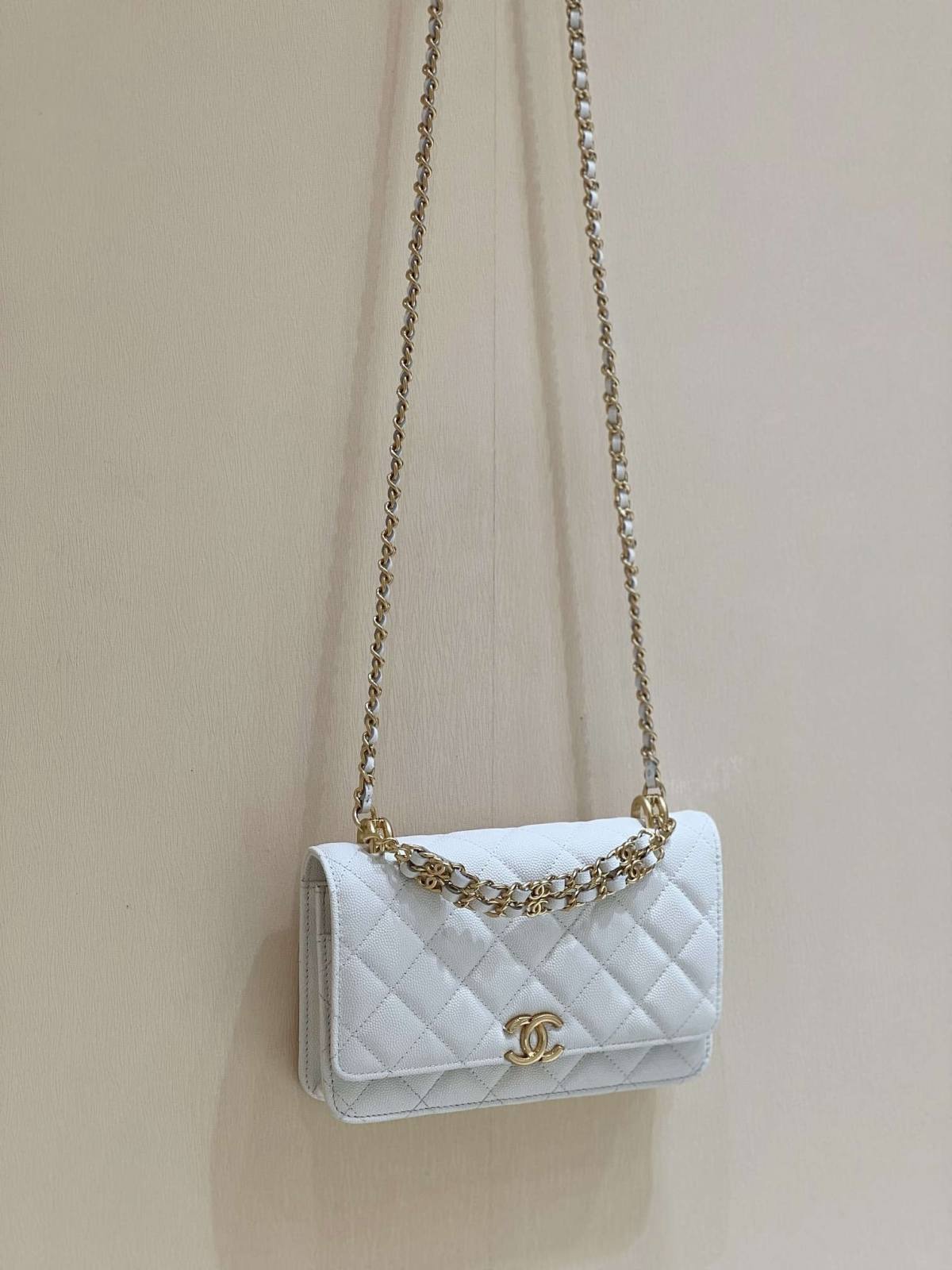 Ellebag’s Masterful Recreation of the Chanel AP3019 White Caviar Leather Wallet on Chain(2025 Jan Updated)-Best Quality Fake Louis Vuitton Bag Online Store, Replica designer bag ru