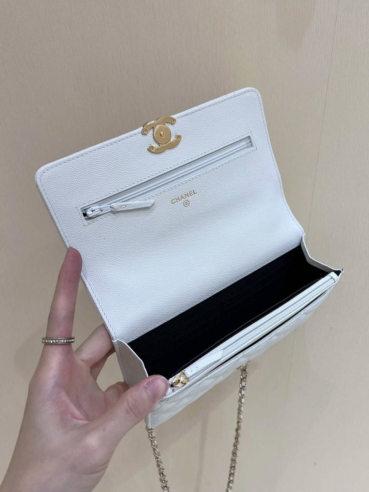 Ellebag’s Masterful Recreation of the Chanel AP3019 White Caviar Leather Wallet on Chain(2025 Jan Updated)-Best Quality Fake Louis Vuitton Bag Online Store, Replica designer bag ru