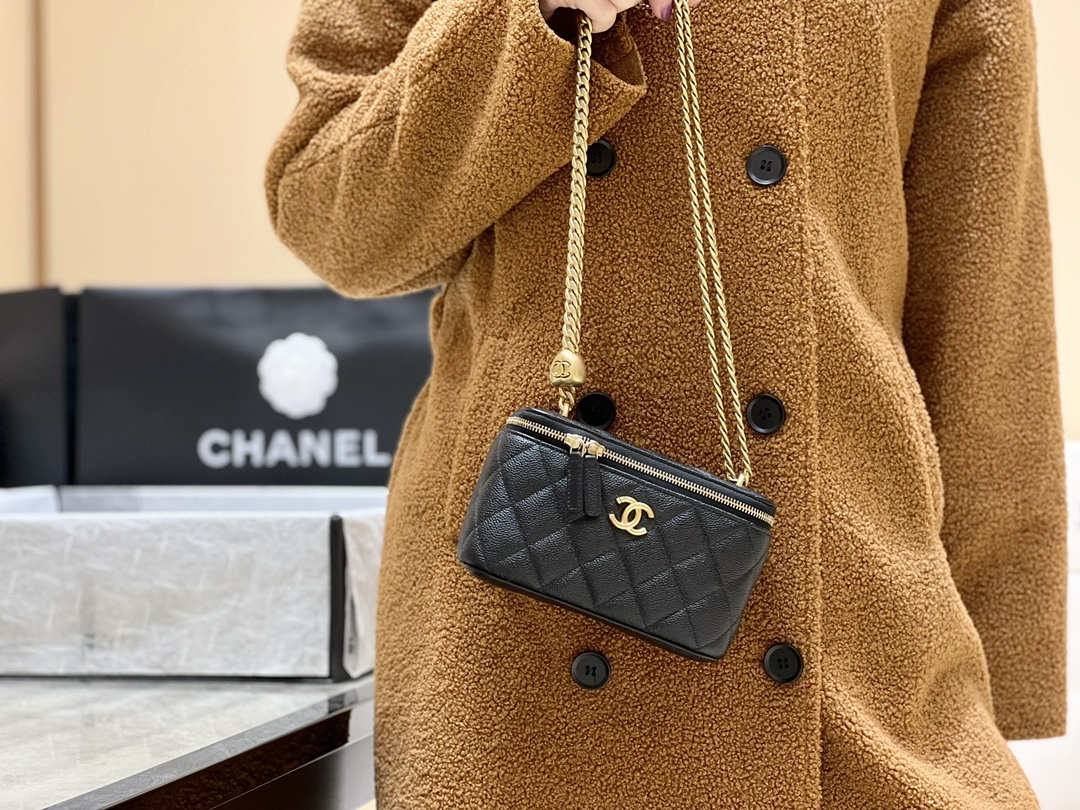 Ellebag’s Masterful Recreation of the Chanel AP3204 Black Caviar Leather Vanity Case(2025 Jan Updated)-Լավագույն որակի կեղծ Louis Vuitton պայուսակների առցանց խանութ, Replica դիզայներական պայուսակ ru